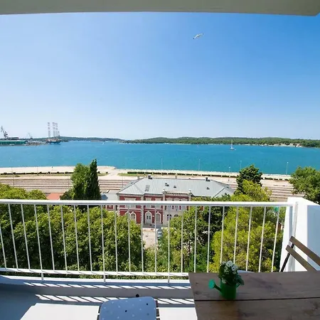Martas Place Apartamento *